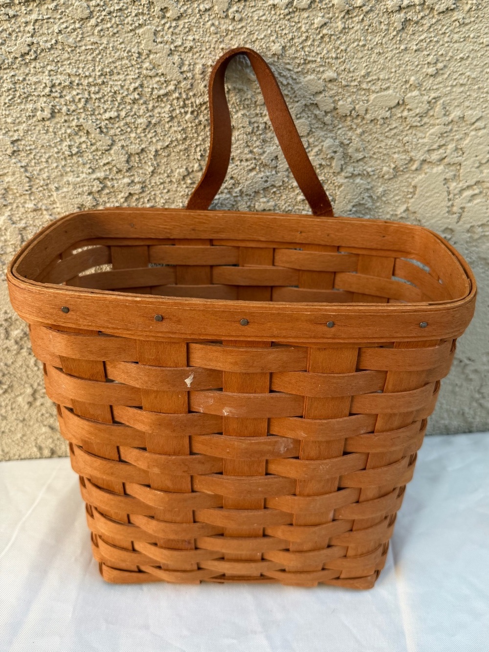 Longaberger Tall Key Basket
Leather loop Hanging Basket
mail flowers storage